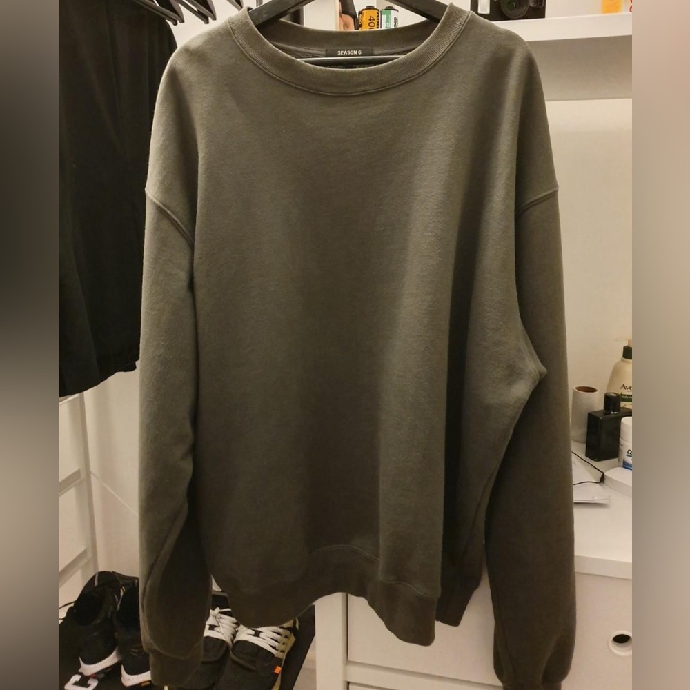 Yeezy Season 6 Crewneck Sweater - CORE colorway size M Lightly worn
